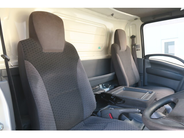 いすゞエルフアルミバン小型（2t・3t）[写真29]