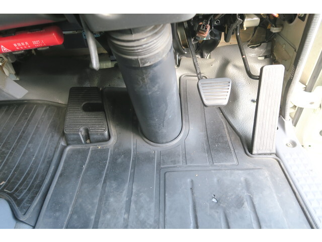 いすゞエルフアルミバン小型（2t・3t）[写真32]