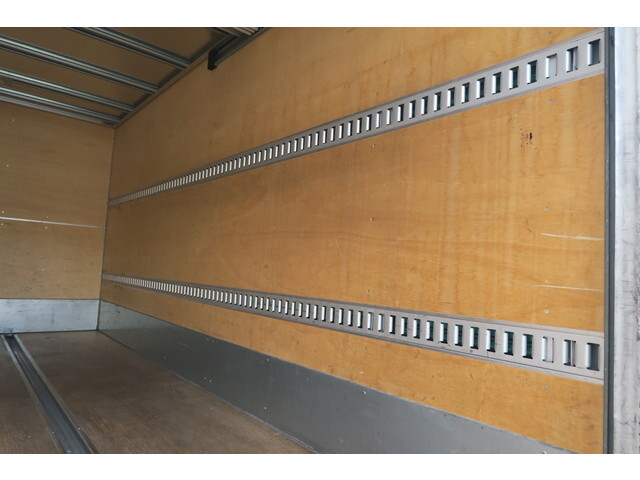 いすゞエルフアルミバン小型（2t・3t）[写真09]