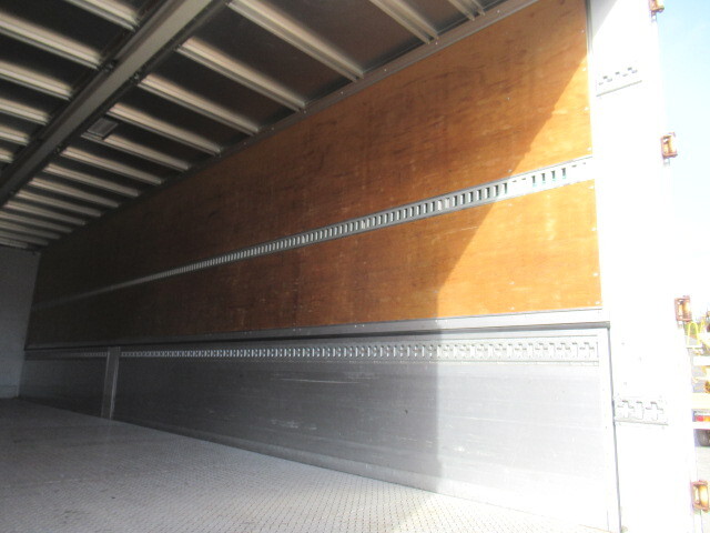 UDトラックスクオンアルミウイング大型（10t）[写真10]