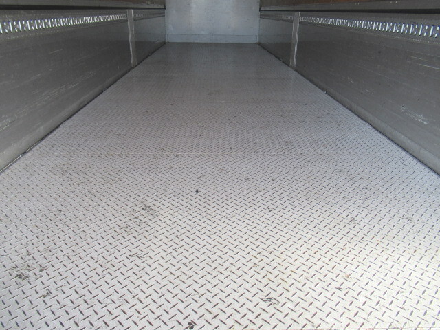 UDトラックスクオンアルミウイング大型（10t）[写真13]