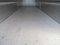 UDトラックスクオンアルミウイング大型（10t）[写真14]