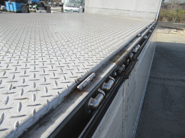 UDトラックスクオンアルミウイング大型（10t）[写真16]