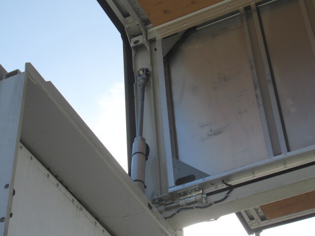 UDトラックスクオンアルミウイング大型（10t）[写真17]