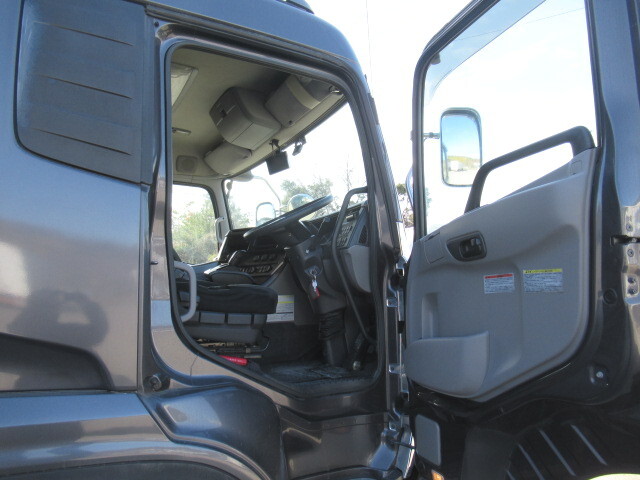 UDトラックスクオンアルミウイング大型（10t）[写真23]