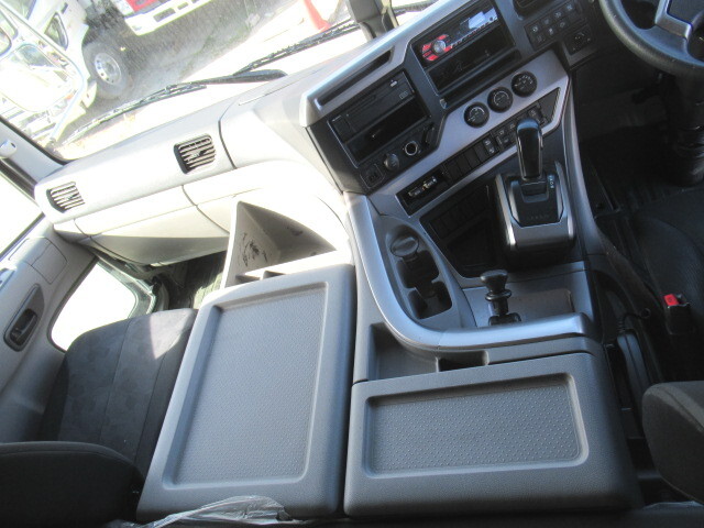 UDトラックスクオンアルミウイング大型（10t）[写真27]