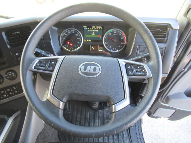 UDトラックスクオンアルミウイング大型（10t）[写真28]