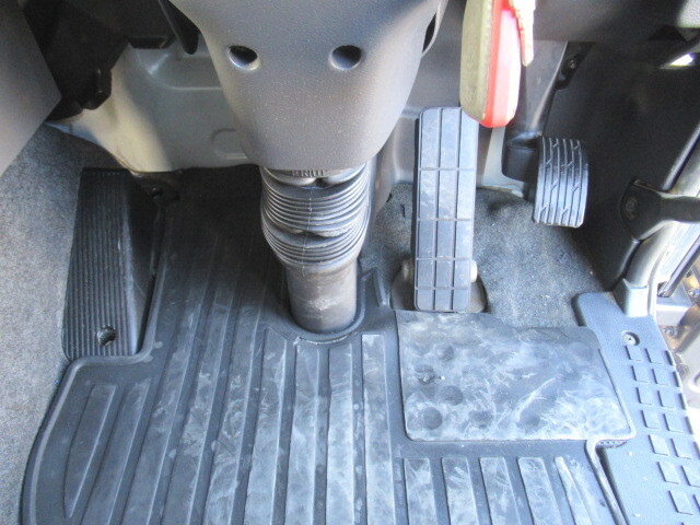 UDトラックスクオンアルミウイング大型（10t）[写真33]