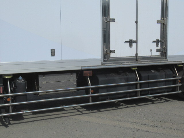 三菱ふそうスーパーグレート冷凍車（冷蔵車）大型（10t）[写真18]