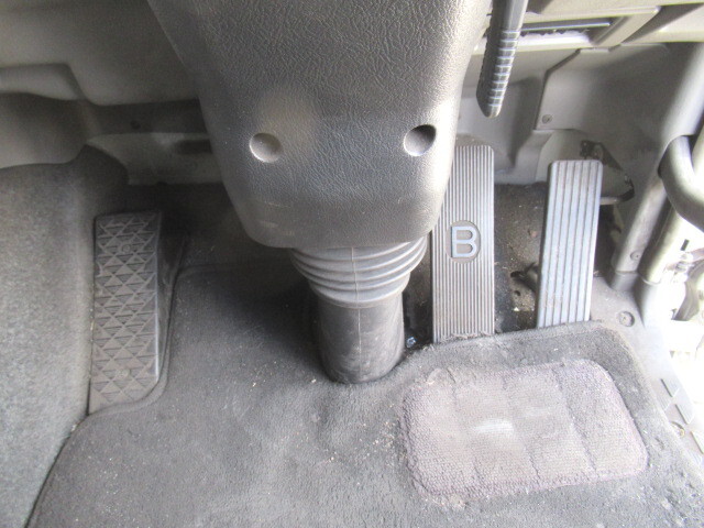 三菱ふそうスーパーグレート冷凍車（冷蔵車）大型（10t）[写真32]