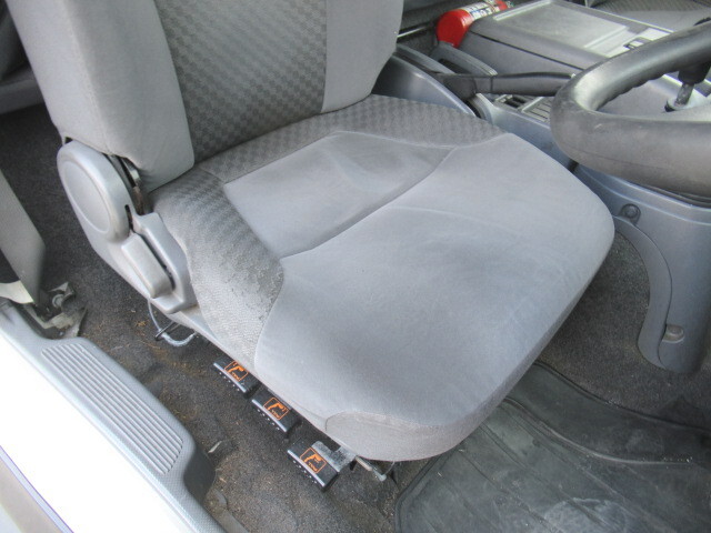 いすゞフォワードアルミブロック中型（4t）[写真23]