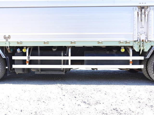 三菱ふそうスーパーグレートアルミウイング大型（10t）[写真24]