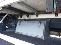 三菱ふそうファイターアルミウイング中型（4t）[写真14]