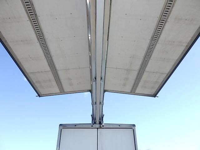 三菱ふそうファイターアルミウイング中型（4t）[写真08]