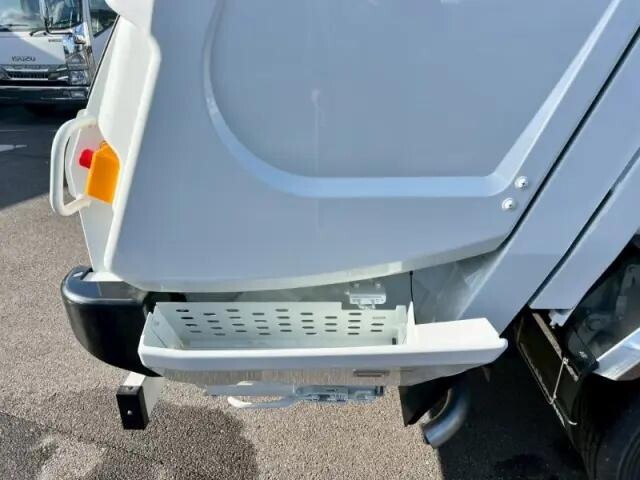 三菱ふそうキャンターパッカー車（塵芥車）小型（2t・3t）[写真27]