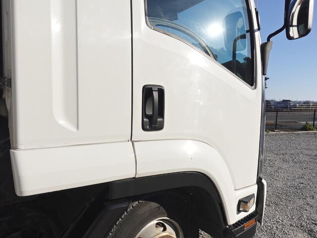 いすゞフォワードアルミウイング中型（4t）[写真05]