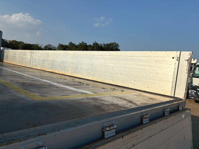 三菱ふそうスーパーグレートアルミブロック大型（10t）[写真10]