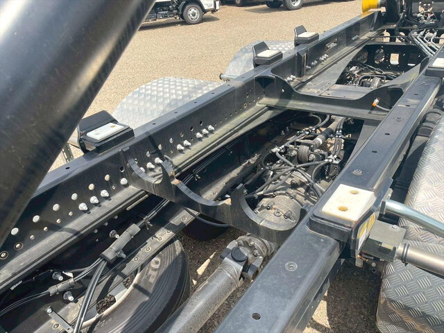 いすゞギガコンテナ専用車大型（10t）[写真10]