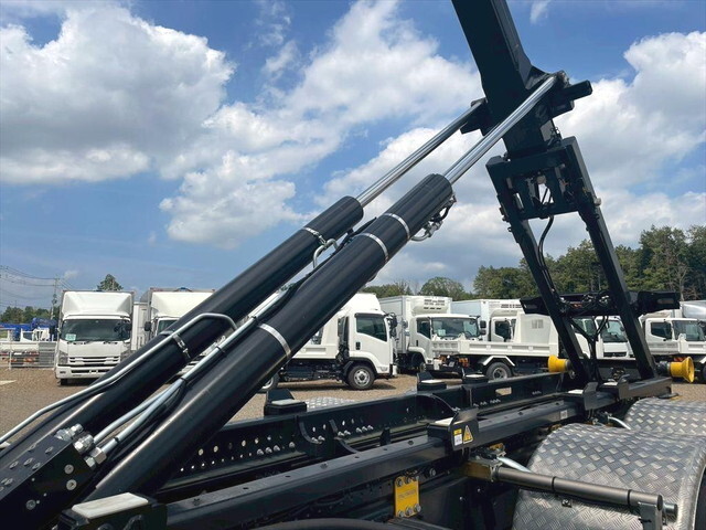 いすゞギガコンテナ専用車大型（10t）[写真08]