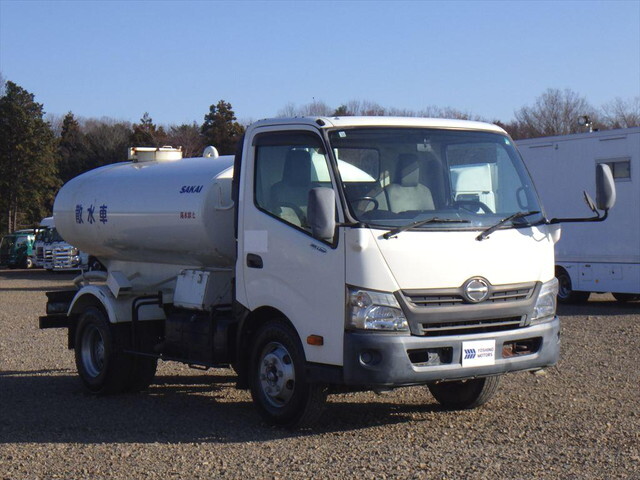 日野デュトロ散水車小型（2t・3t）[写真03]