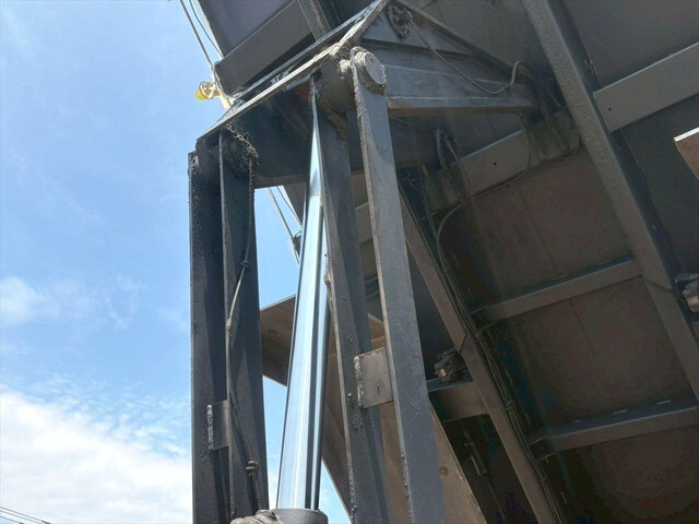 三菱ふそうスーパーグレート深ダンプ（土砂禁ダンプ）大型（10t）[写真12]