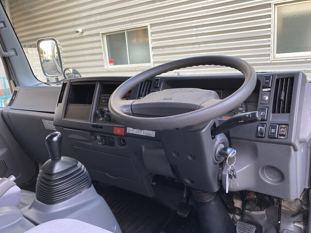 いすゞエルフアルミバン小型（2t・3t）[写真16]