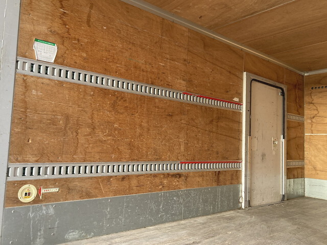 いすゞエルフアルミバン小型（2t・3t）[写真22]