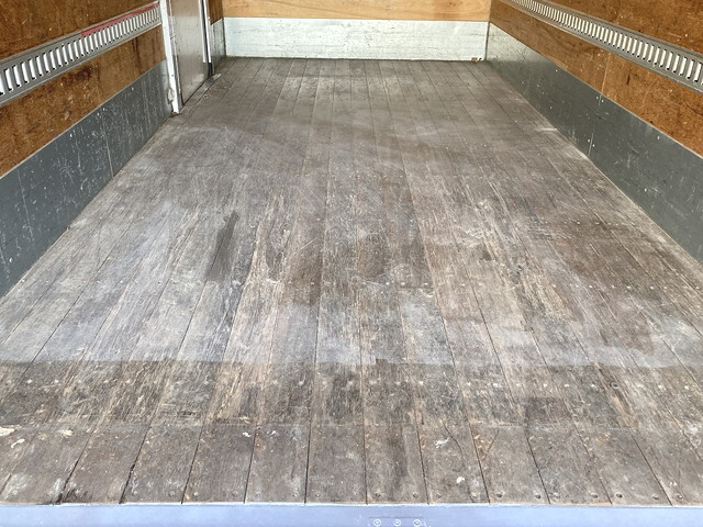 いすゞエルフアルミバン小型（2t・3t）[写真24]