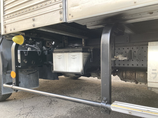 いすゞエルフアルミバン小型（2t・3t）[写真09]