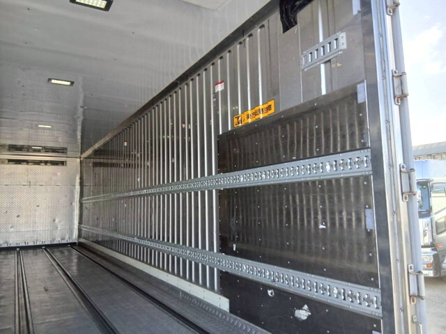 いすゞギガ冷凍車（冷蔵車）大型（10t）[写真12]