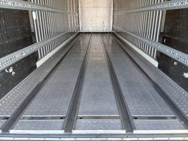 いすゞギガ冷凍車（冷蔵車）大型（10t）[写真13]