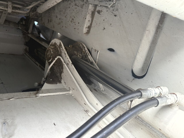 いすゞフォワードパッカー車（塵芥車）中型（4t）[写真12]