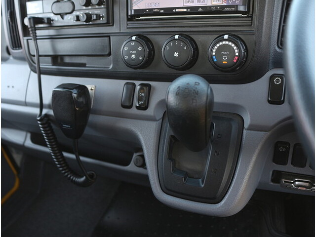 三菱ふそうキャンター道路作業車小型（2t・3t）[写真24]