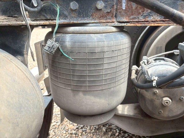 UDトラックスクオントレーラーヘッド（トラクターヘッド）大型（10t）[写真16]