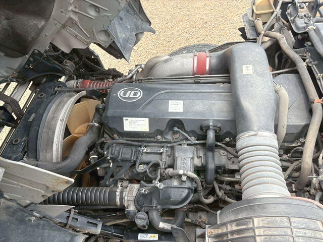 UDトラックスクオントレーラーヘッド（トラクターヘッド）大型（10t）[写真17]