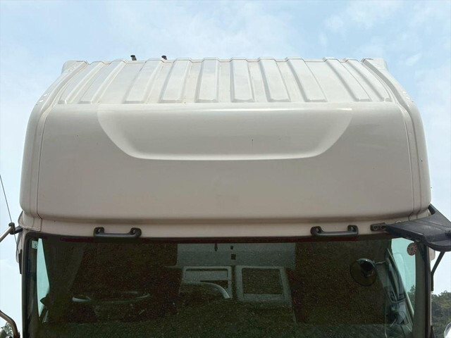 UDトラックスクオントレーラーヘッド（トラクターヘッド）大型（10t）[写真18]