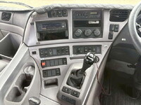 UDトラックスクオントレーラーヘッド（トラクターヘッド）大型（10t）[写真21]