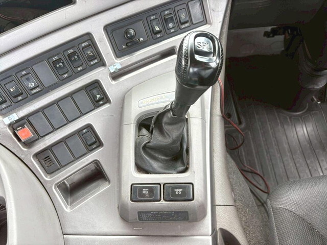 UDトラックスクオントレーラーヘッド（トラクターヘッド）大型（10t）[写真21]