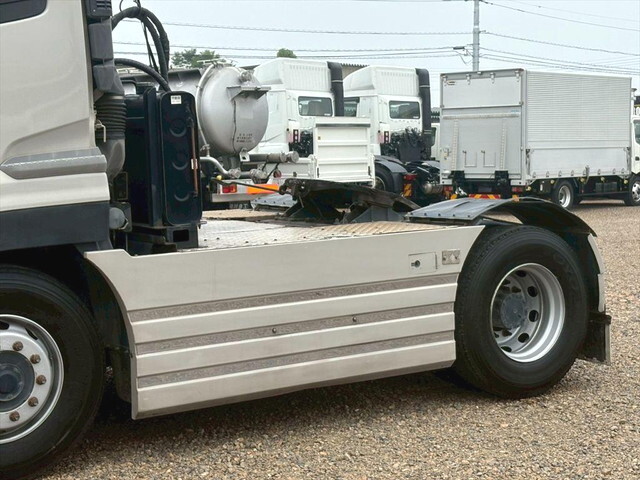 UDトラックスクオントレーラーヘッド（トラクターヘッド）大型（10t）[写真03]