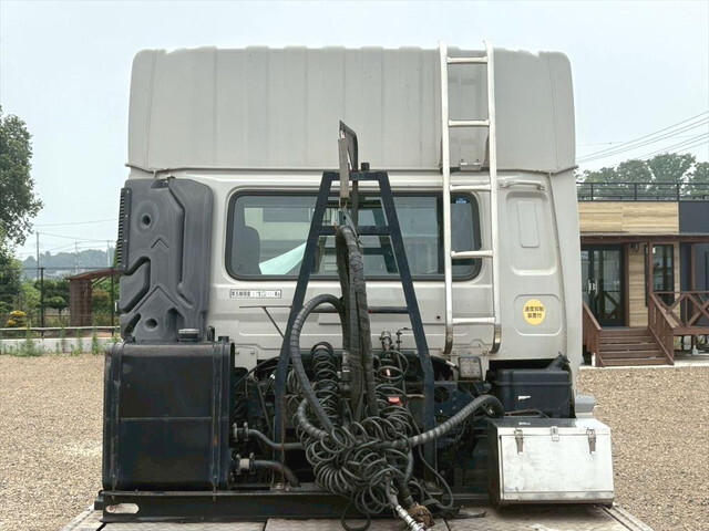 UDトラックスクオントレーラーヘッド（トラクターヘッド）大型（10t）[写真05]