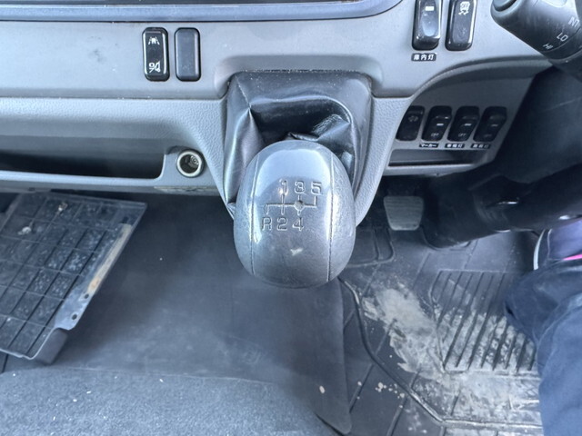 三菱ふそうキャンター冷凍車（冷蔵車）小型（2t・3t）[写真24]