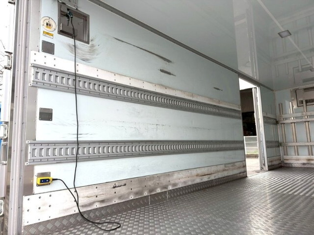 日野レンジャー冷凍車（冷蔵車）中型（4t）[写真09]