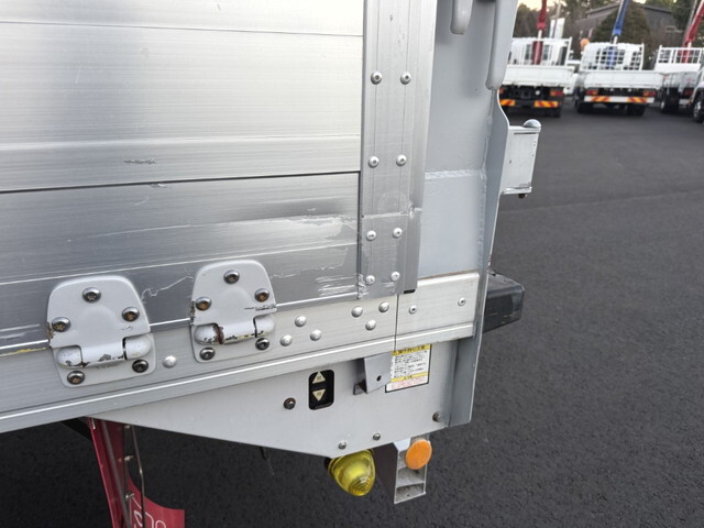 いすゞフォワードアルミウイング中型（4t）[写真36]