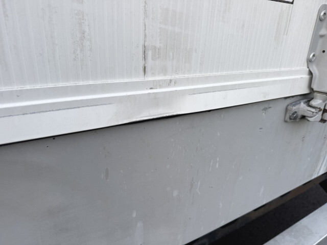 いすゞフォワードアルミウイング中型（4t）[写真37]