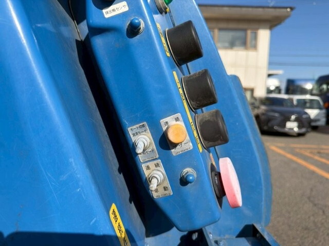 日野レンジャーパッカー車（塵芥車）増トン（6t・8t）[写真17]