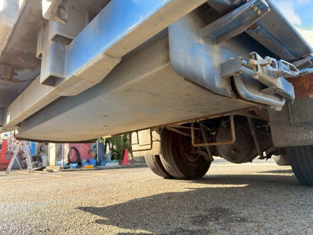 日野レンジャーパッカー車（塵芥車）増トン（6t・8t）[写真19]