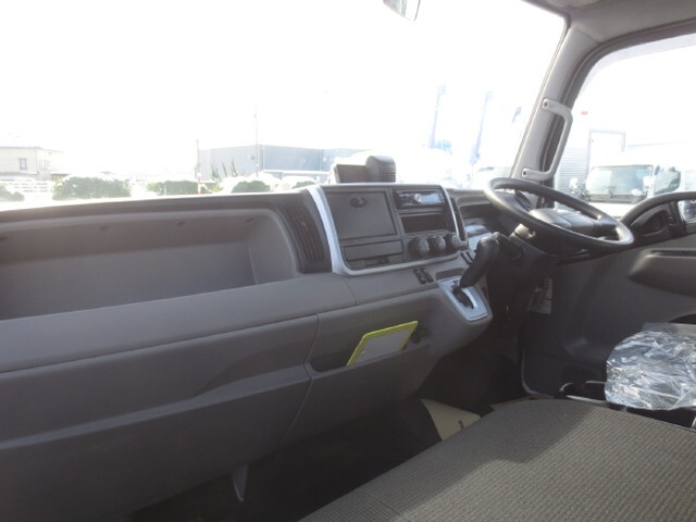 三菱ふそうキャンター平ボディ小型（2t・3t）[写真12]