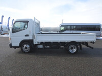 三菱ふそうキャンター平ボディ小型（2t・3t）[写真09]