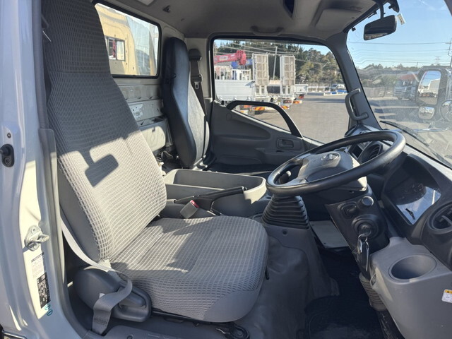 日野デュトロ平ボディ小型（2t・3t）[写真17]