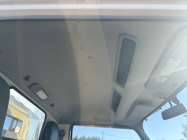 日野デュトロ平ボディ小型（2t・3t）[写真18]